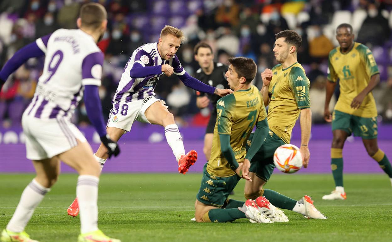 Narro, en el partido de Copa ante el Betis con el primer equipo. 