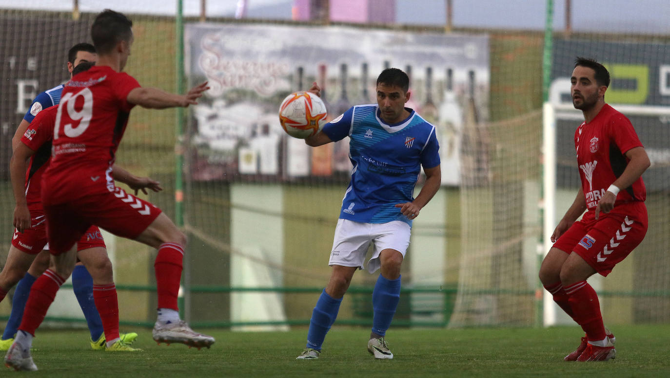 Los jugadores del Unami celebran uno de los goles marcados por Alcubilla este sábado.