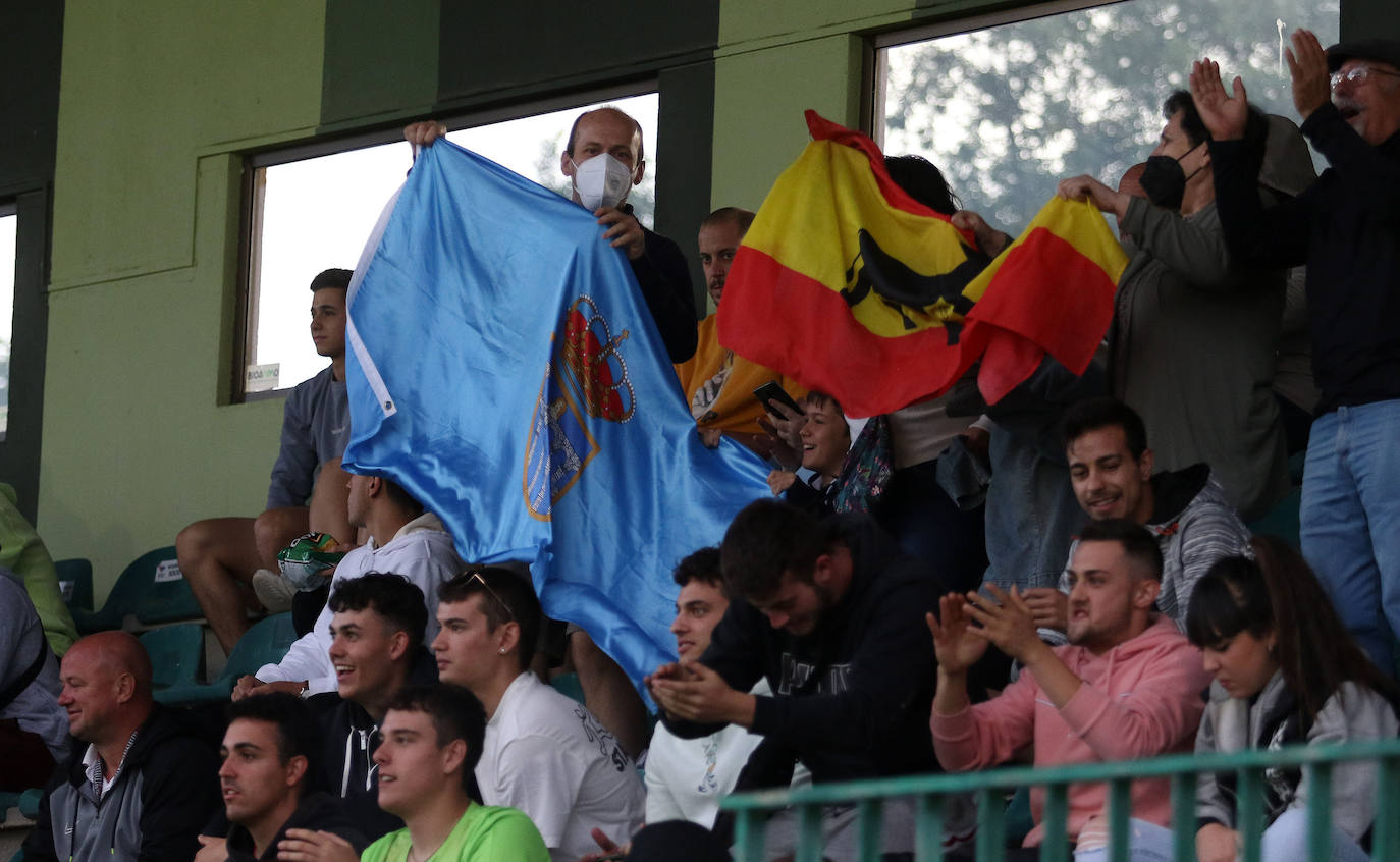 Los jugadores del Unami celebran uno de los goles marcados por Alcubilla este sábado.