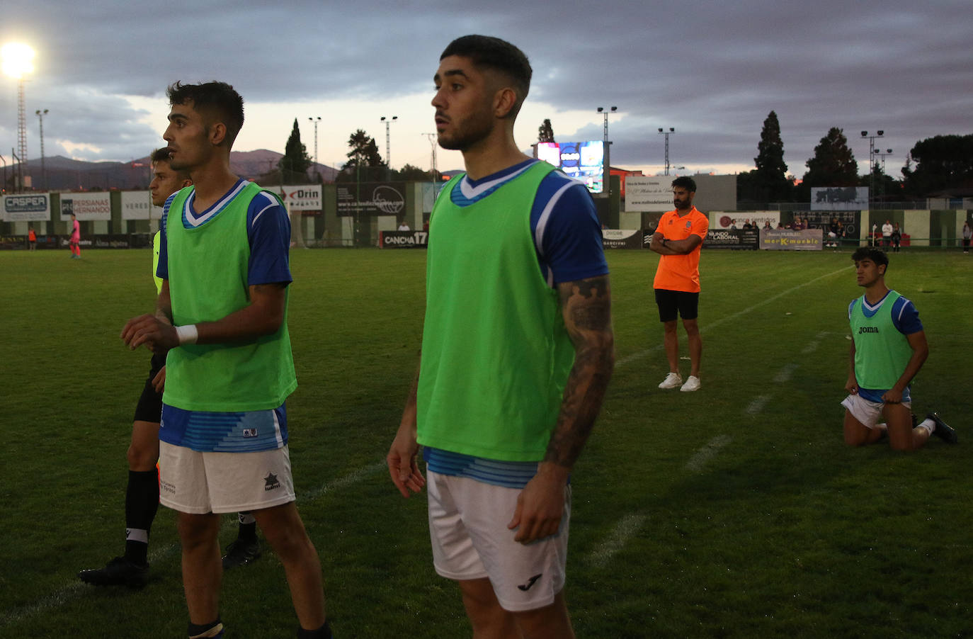 Los jugadores del Unami celebran uno de los goles marcados por Alcubilla este sábado.