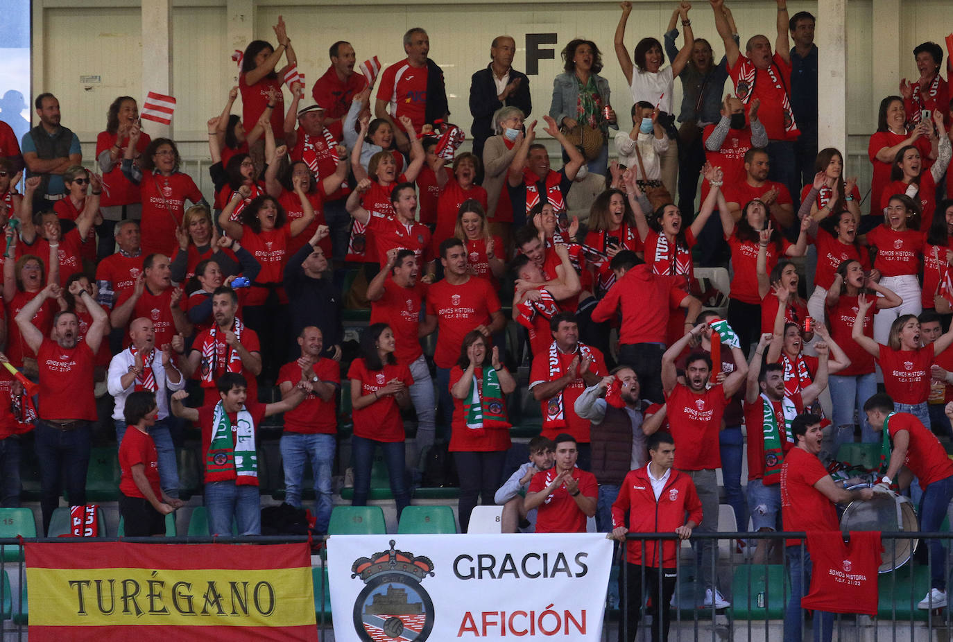 Los jugadores del Unami celebran uno de los goles marcados por Alcubilla este sábado.