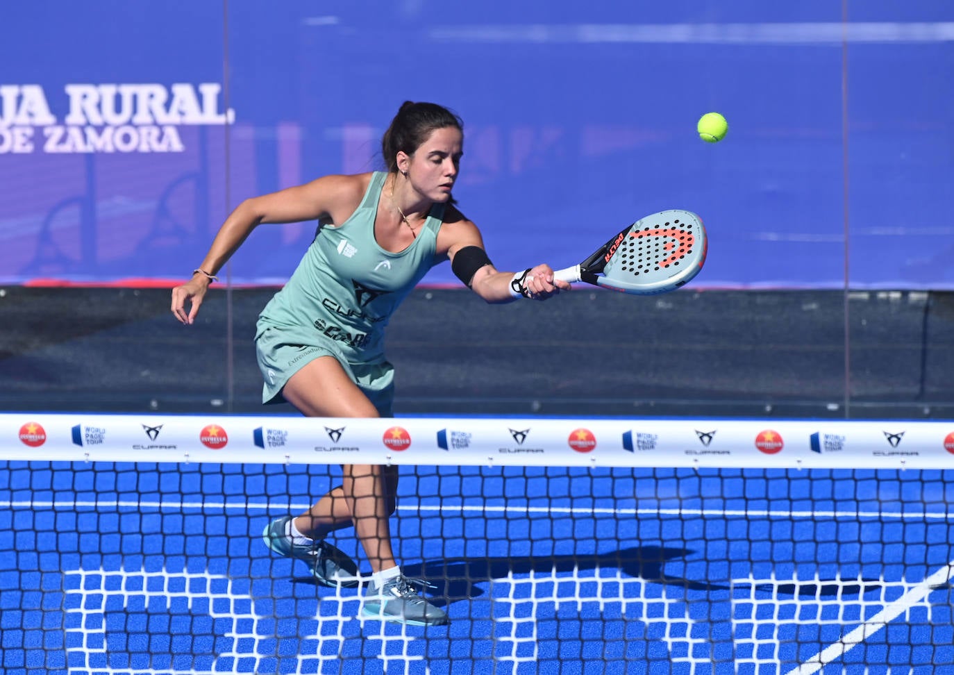 Partido entre Marta Marrero y Lucía Sainz contra Ariana Sánchez y Paula José María.