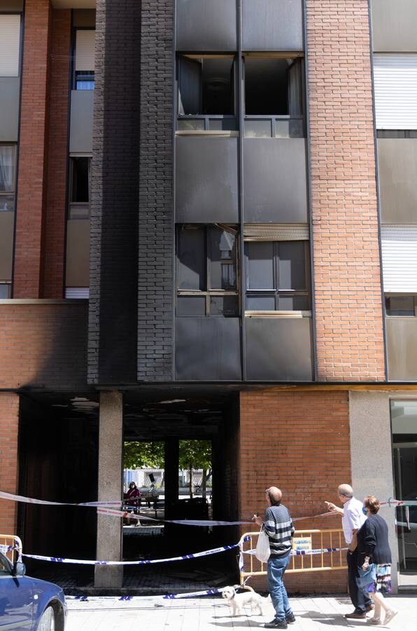 Fotos Los Bomberos Desalojan Un Edificio En La Victoria Por El Incendio De Las Sillas De Una 0577