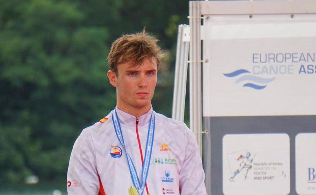 Marcos Caballero, en el podio del Europeo que se celebra en Serbia. 