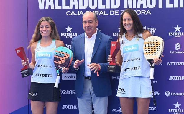 Las campeonas Salazar y Triay escoltan a Cipriano García (Caja Rural). 