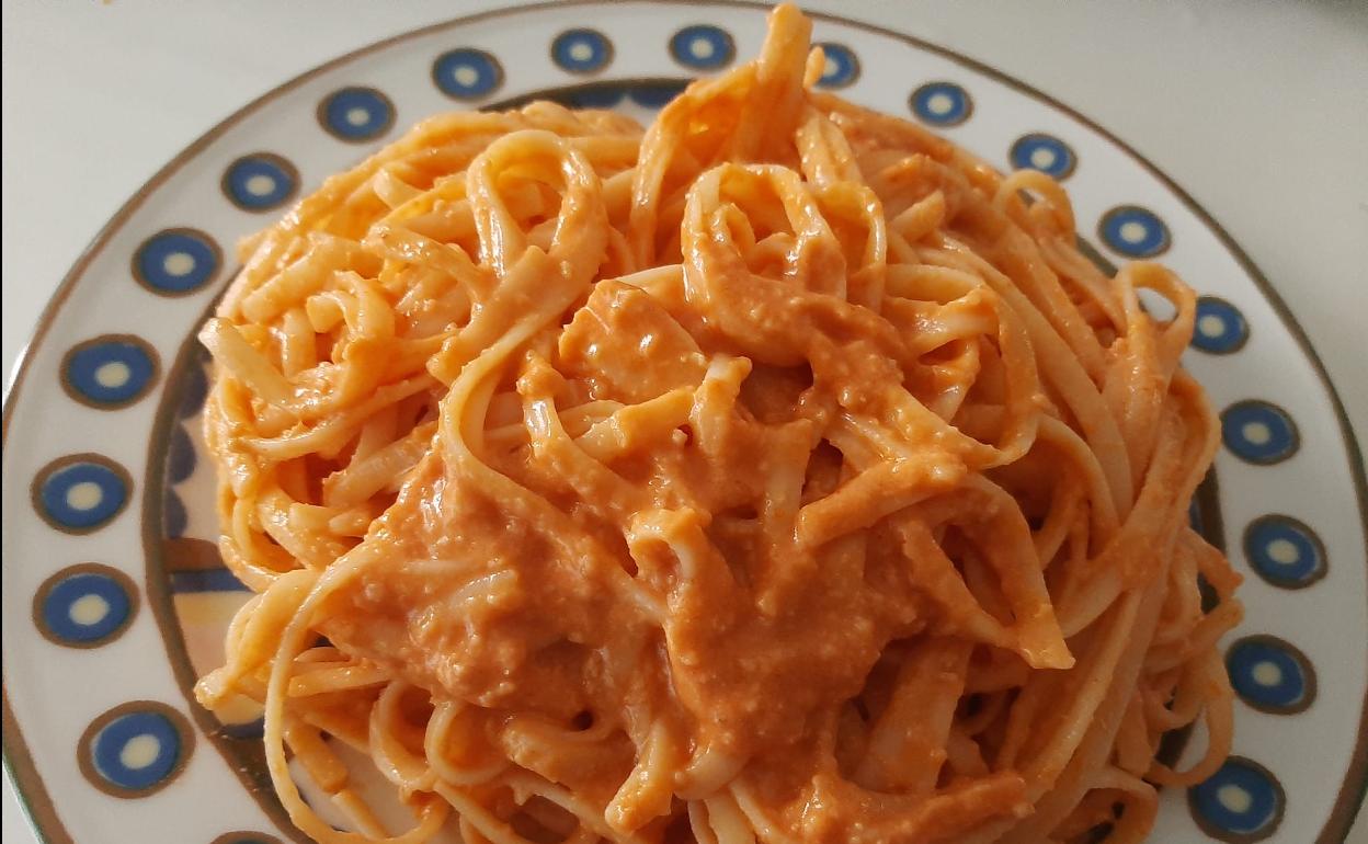 Receta de tallarines con tomate y almendras