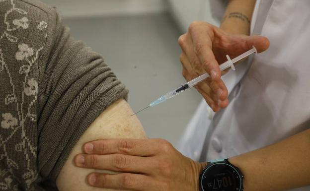 La vacuna contra la gripe reduce hasta el 40% el riesgo de sufrir alzhéimer