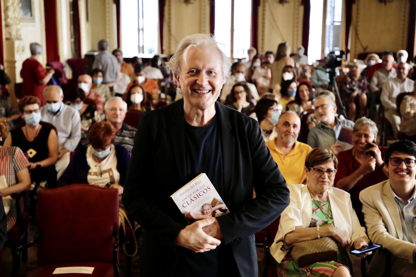 Fotos: Emilio del Río vuelve a encantar al público del Aula de Cultura