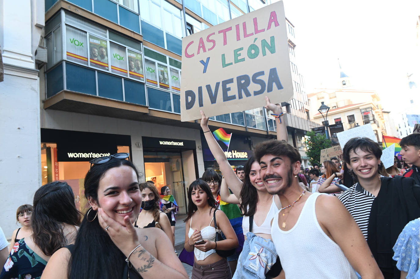 Fotos: Manifestación del Orgullo LGTBI en V