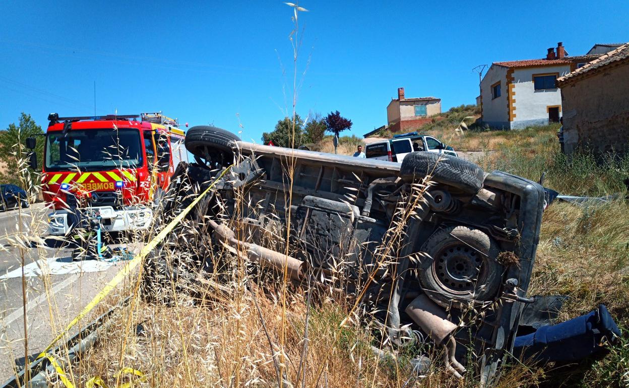 El vehículo accidentado en Pesquera de Duero. 