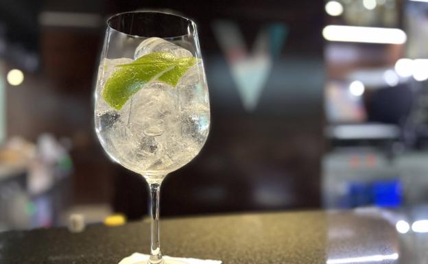 Uno de los gin tonics que recomendamos y que puedes degustar en Valladolid.