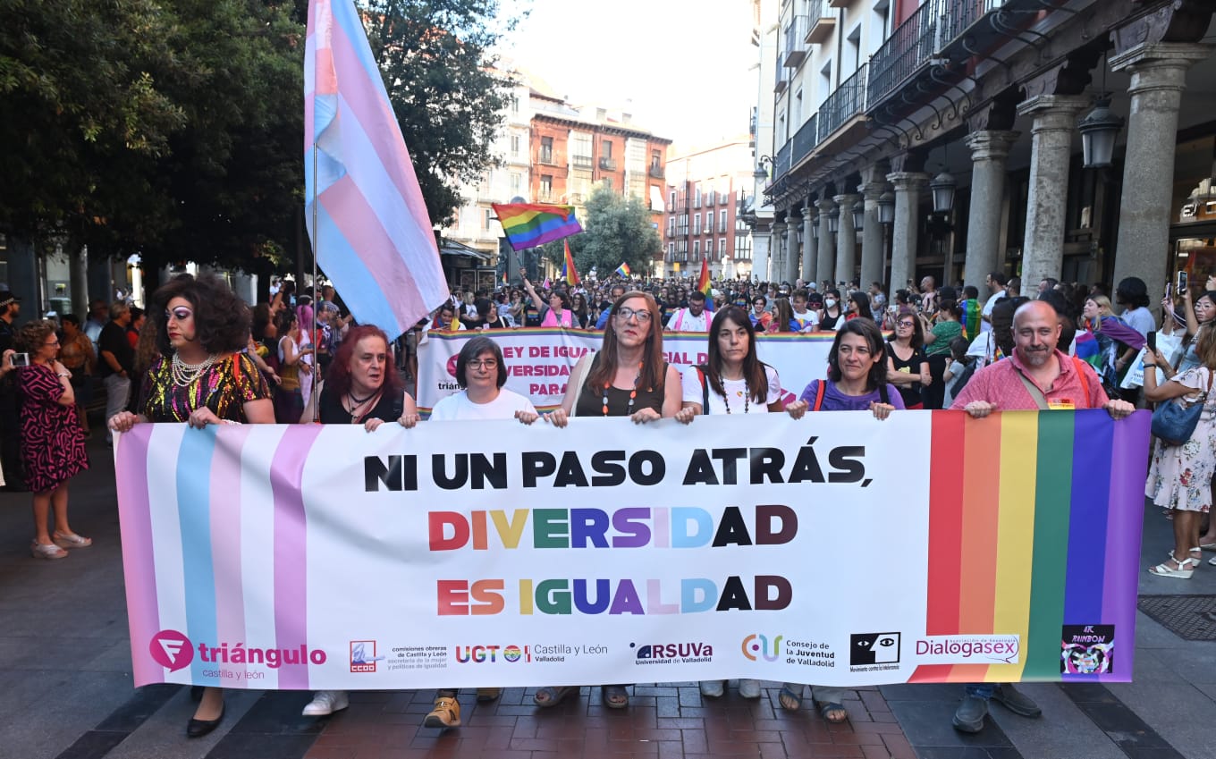 Cabecera de la manifestacón por los derechos LGTBI+ en Valladolid. 