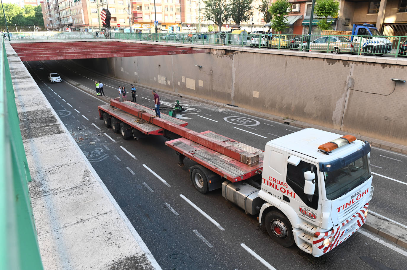 Fotos: Cerrado al tráfico el túnel de la Circular por riesgo de caída de las vigas hasta evaluar los daños