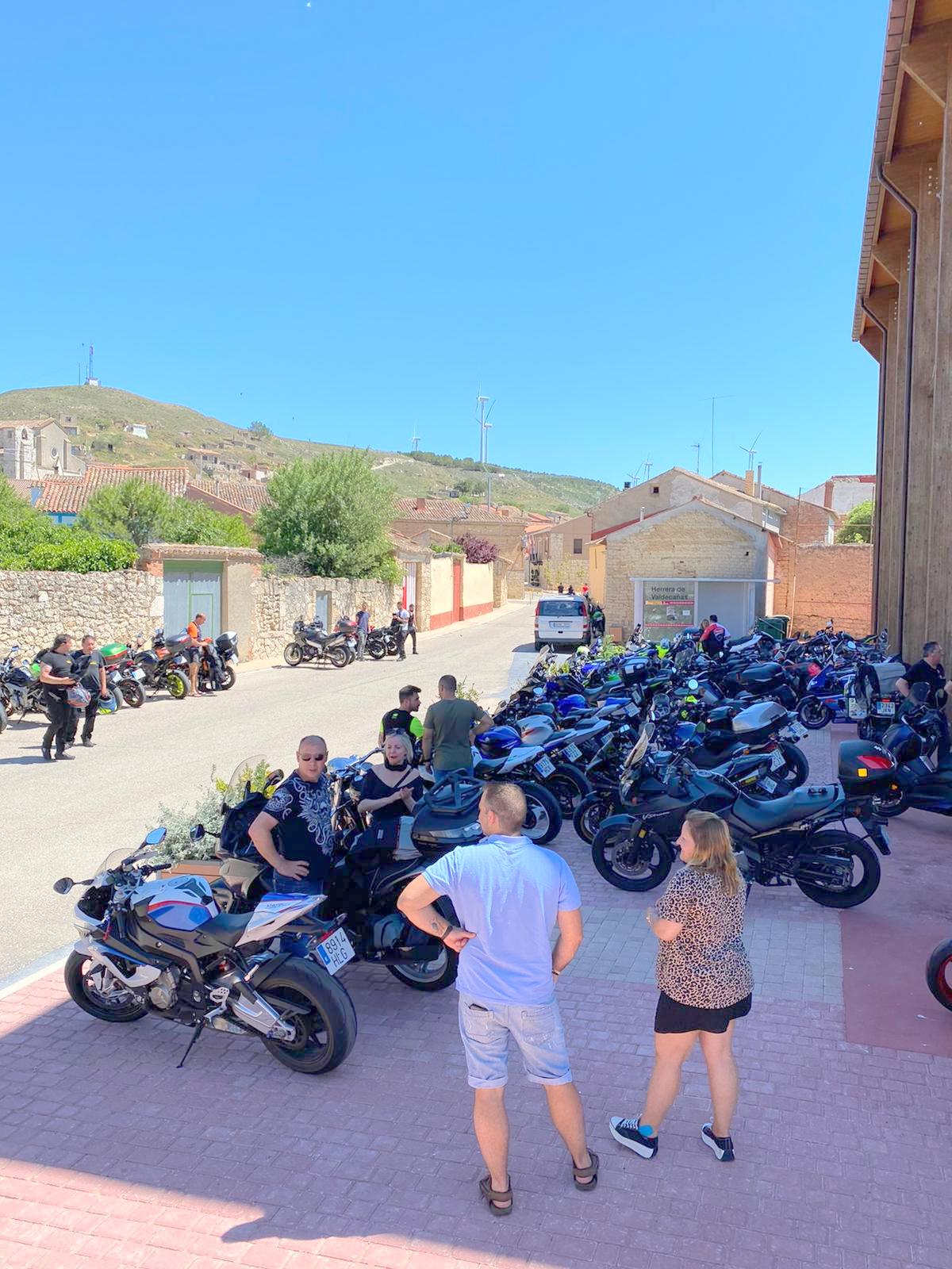 Herrera de Valdecañas disfruta del mundo de las motos