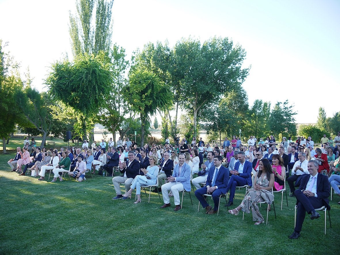 Foto de familia de los premiados. 