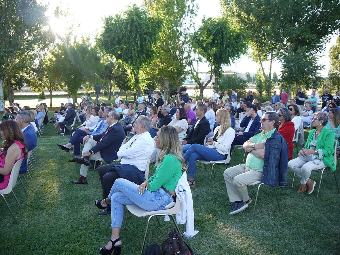 Foto de familia de los premiados. 