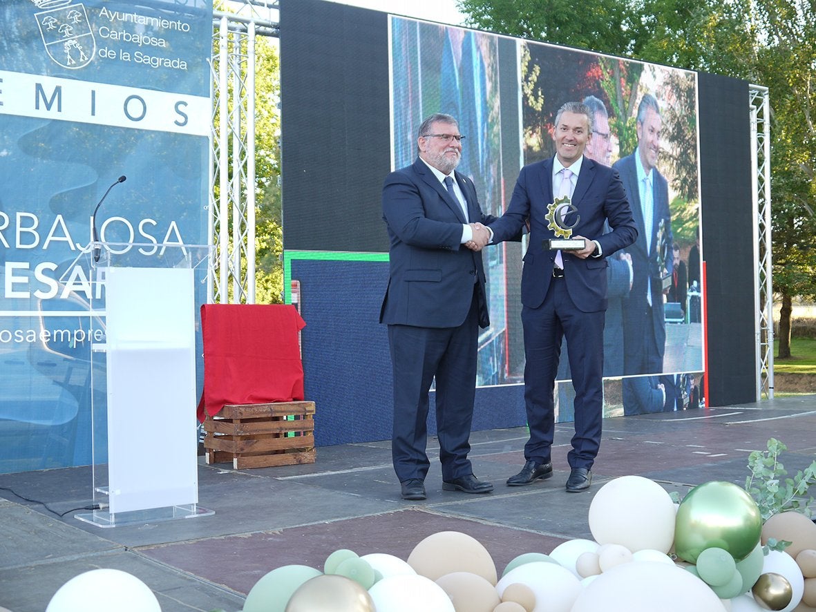 Foto de familia de los premiados. 