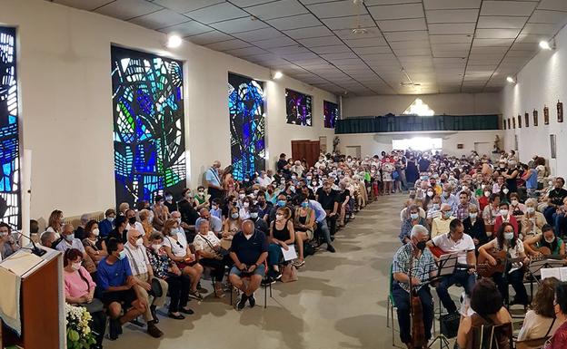 Imagen principal - Puente Ladrillo se despide del sacerdote Antonio Romo, su «jabato»