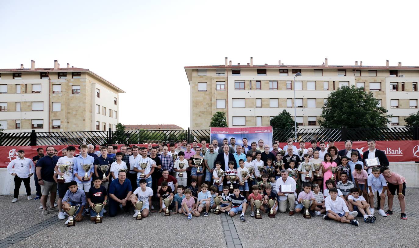 Fotos: Gala de entrega de los premios de la Delegación Provincial de Fútbol (5/5)