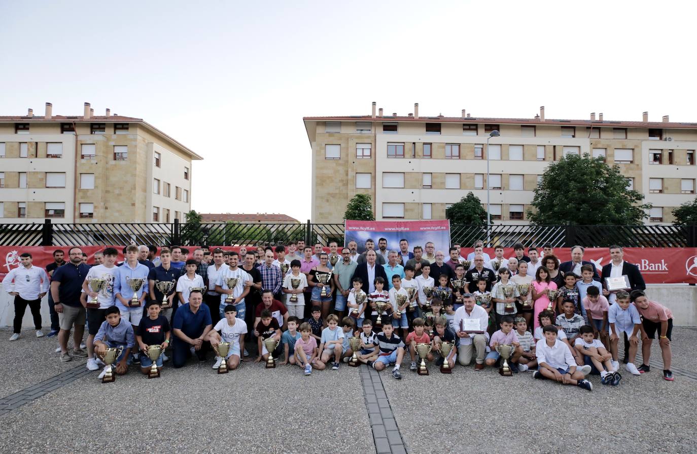 Fotos: Gala de entrega de los premios de la Delegación Provincial de Fútbol (5/5)