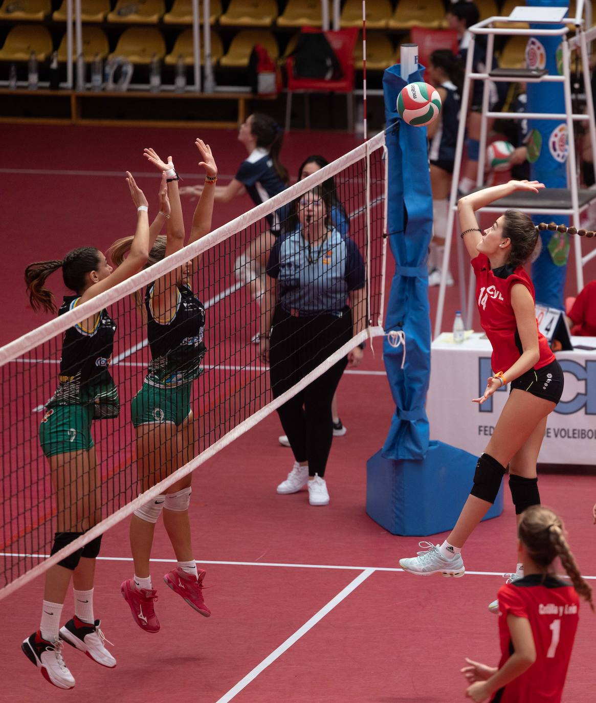 Fotos: Campeonato de selecciones autonómicas infantil y cadete de Voley