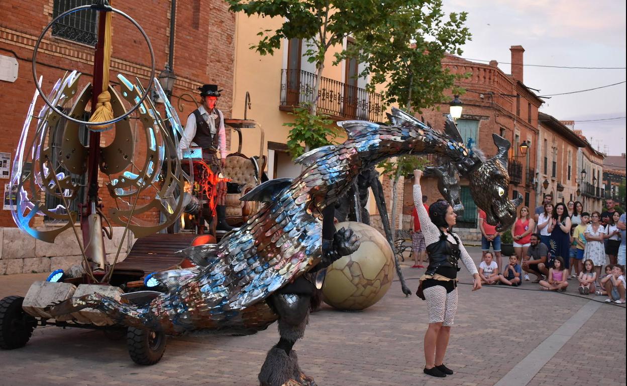 Dinosaurios del espectáctulo-pasacales 'Ulterior el Viaje' de la compañía Tiritirantes 