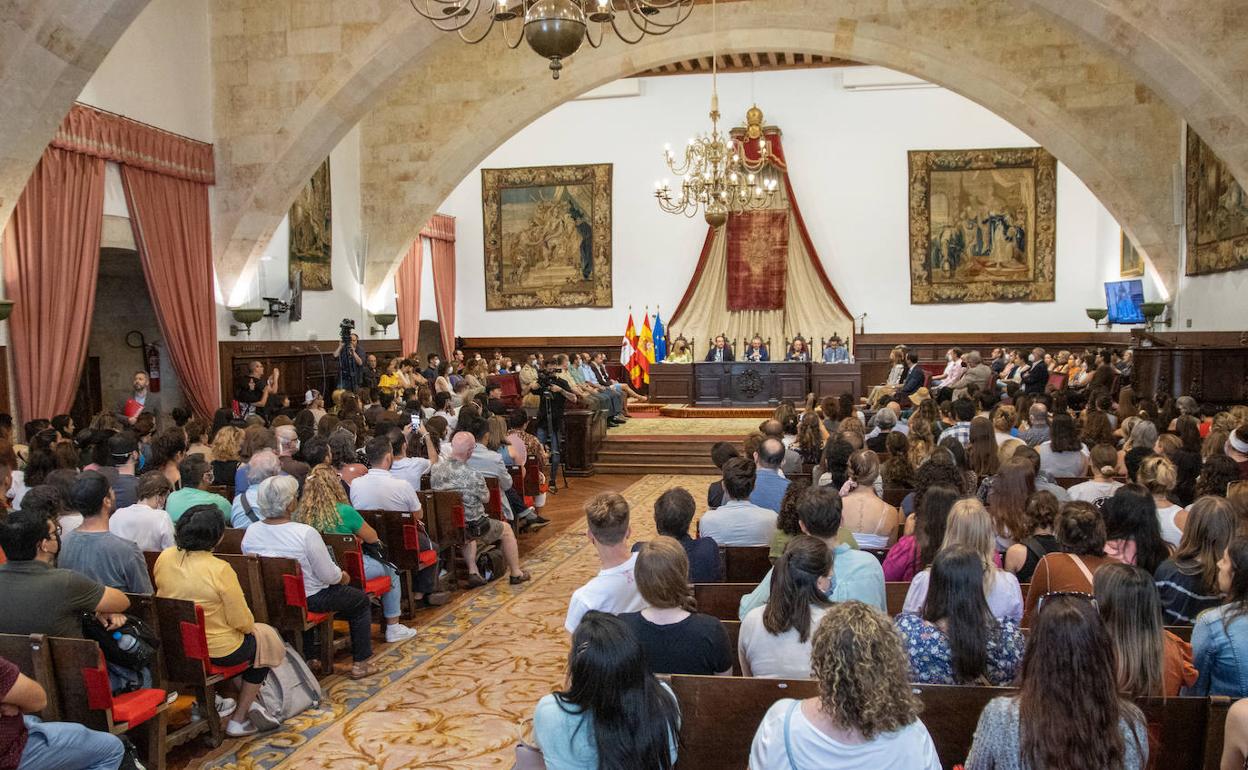 Imagen de la ceremonia de inauguración de los cursos en el Paraninfo de la Universidad.