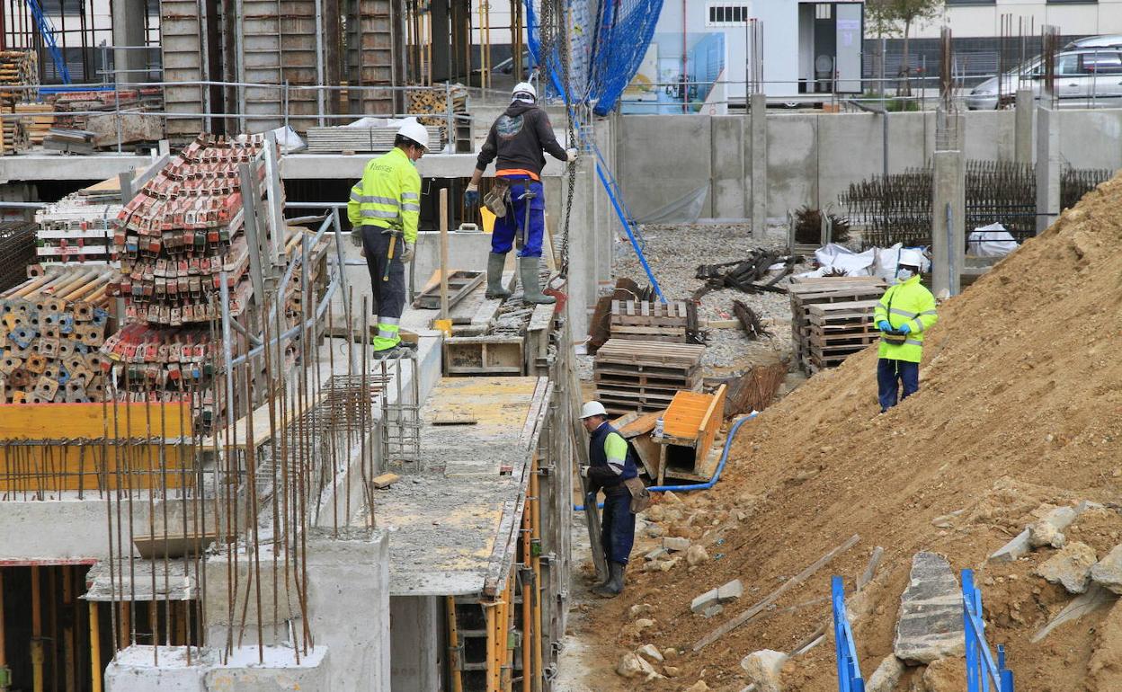 Obreros en una construcción en Segovia. 