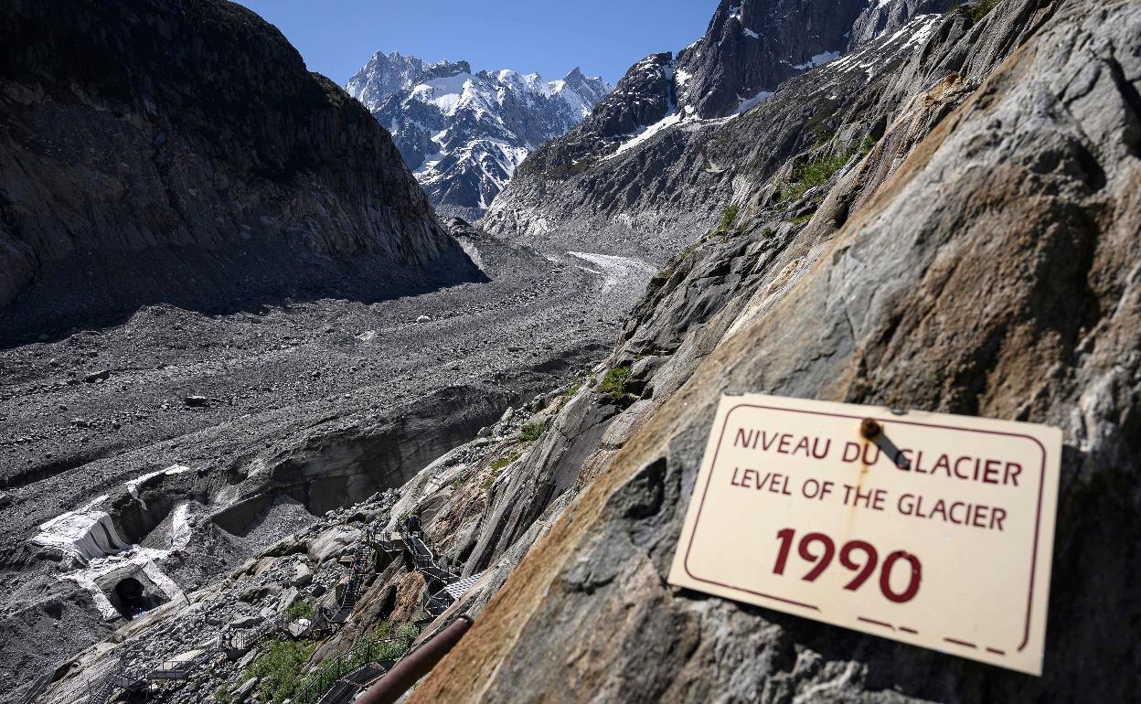 El deshielo avanza en el glaciar de «La Mer de Glace», cerca de Chamonix (Francia).