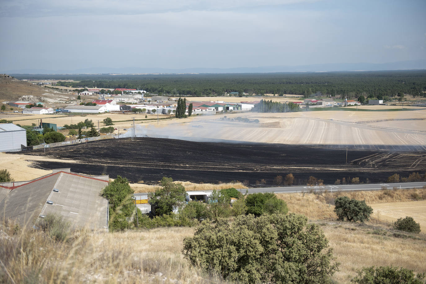 Labores de extinción del incendio en Cuéllar