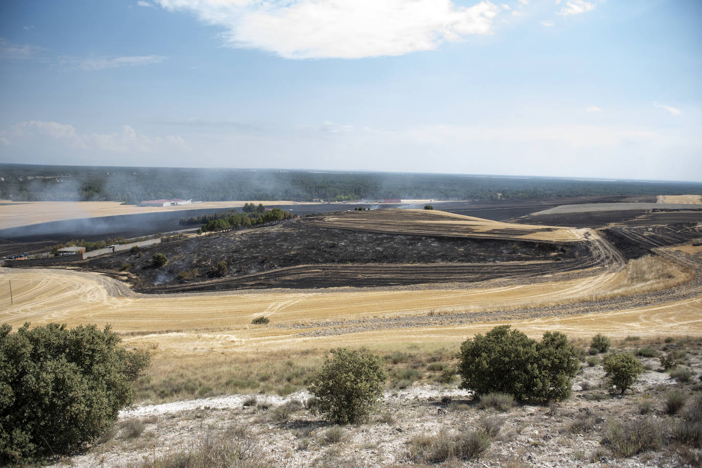 Labores de extinción del incendio en Cuéllar