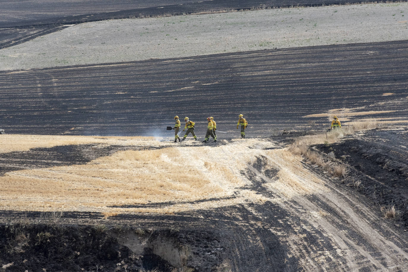 Labores de extinción del incendio en Cuéllar