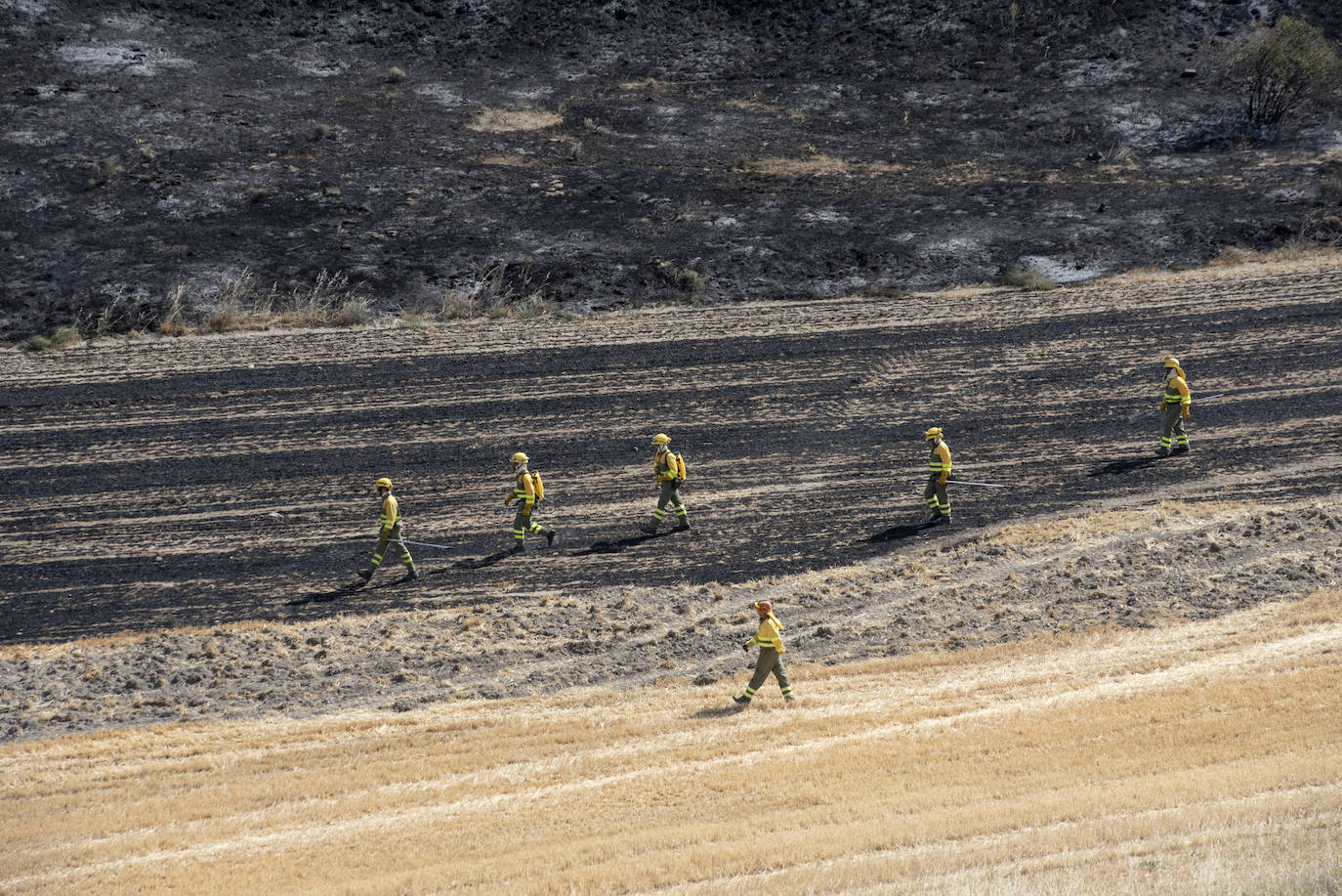 Labores de extinción del incendio en Cuéllar