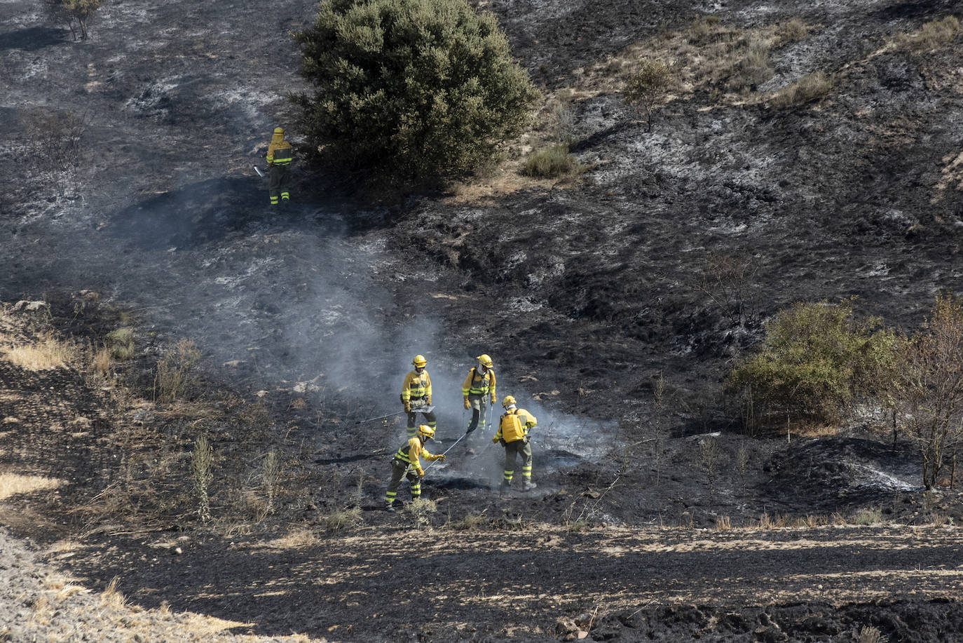 Labores de extinción del incendio en Cuéllar