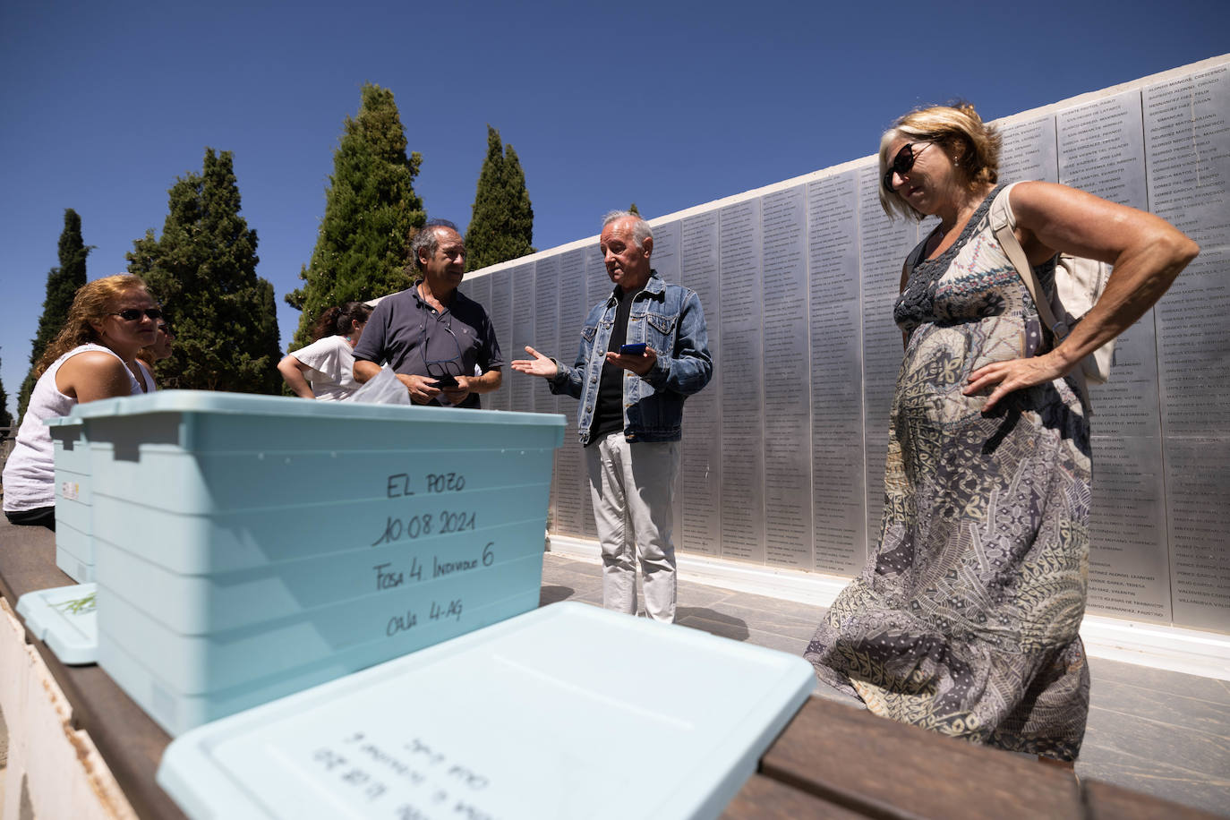 Fotos: Familiares de fusilados en 1936 en Pozal de Gallinas acuden al memorial de Valladolid