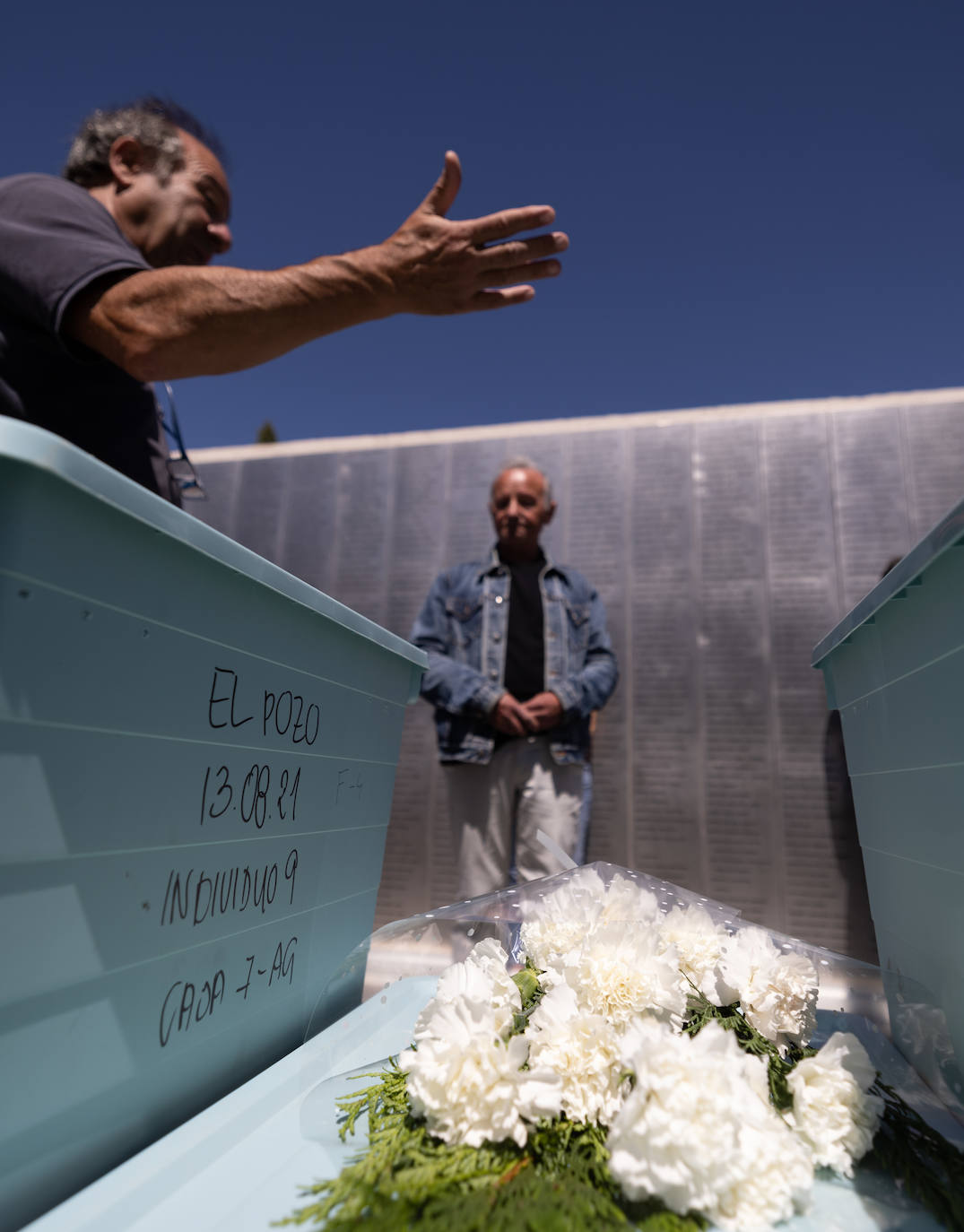 Fotos: Familiares de fusilados en 1936 en Pozal de Gallinas acuden al memorial de Valladolid