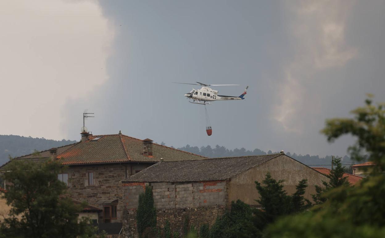 Labores de extinción del fuego en Sierra de la Culebra, Zamora