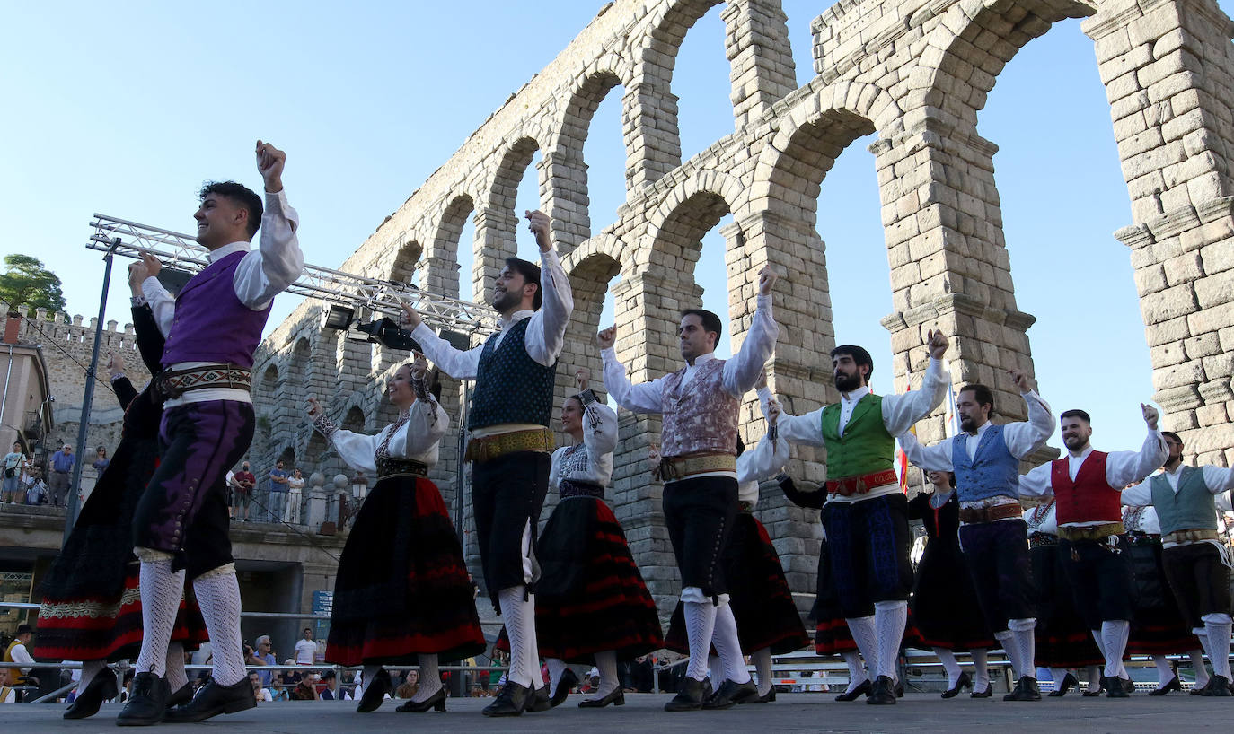 El Grupo de Danzas La Esteva fue el encargado 