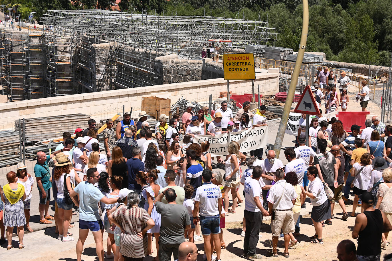 Fotos: Cabezón pide un nuevo viaducto y expresa su hartazgo por el retraso de las obras