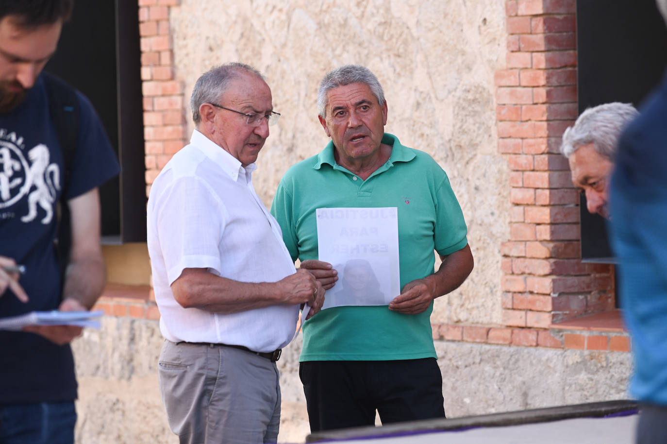 Fotos: Concentración en Traspinedo seis meses después de la muerte de Esther López