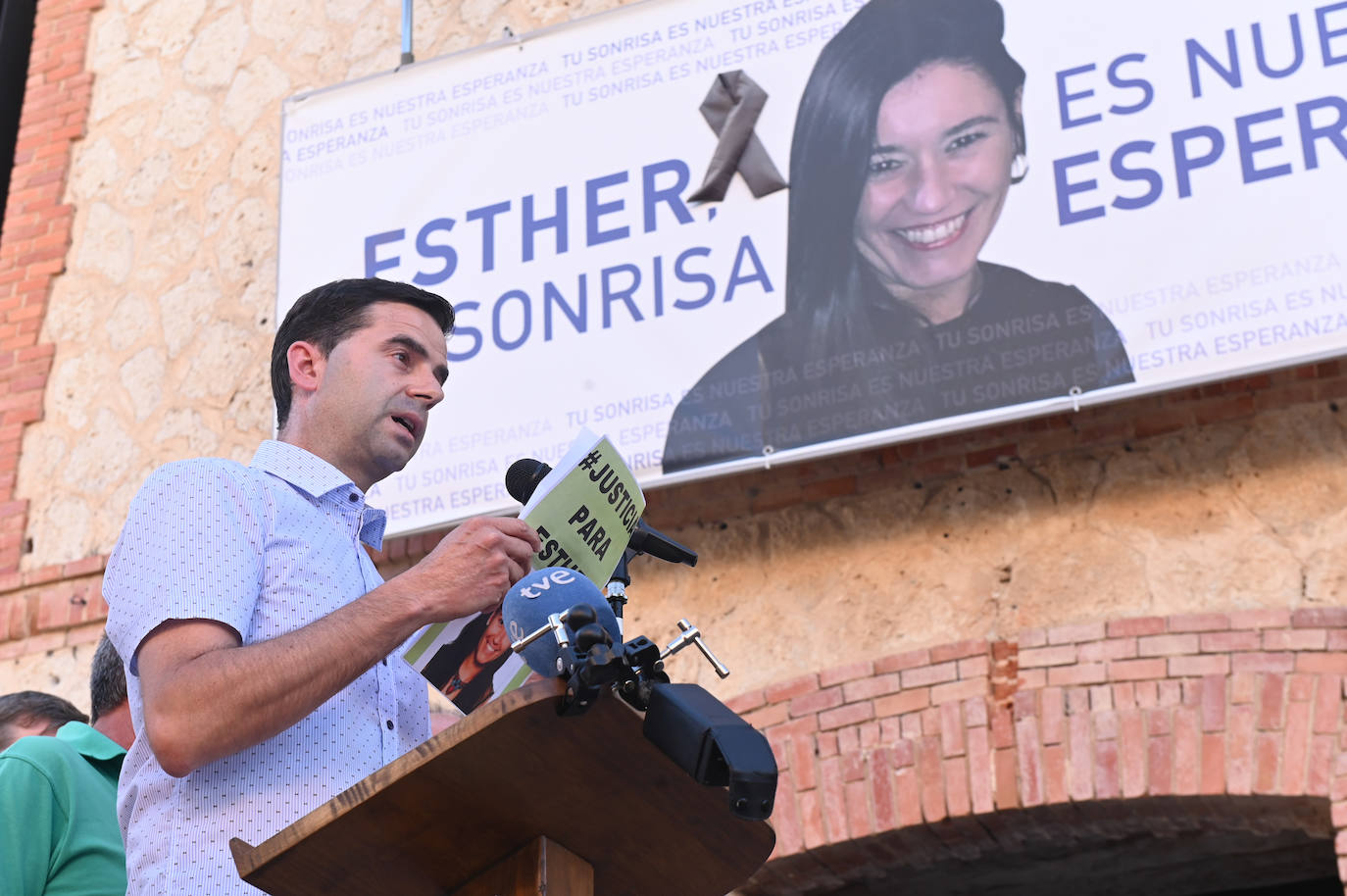 Fotos: Concentración en Traspinedo seis meses después de la muerte de Esther López