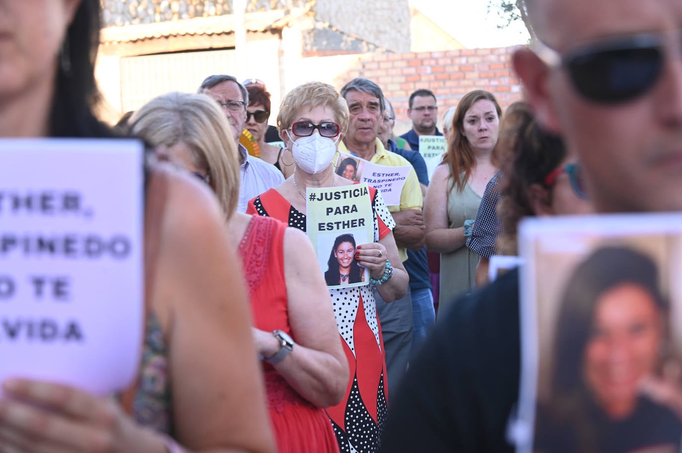 Fotos: Concentración en Traspinedo seis meses después de la muerte de Esther López