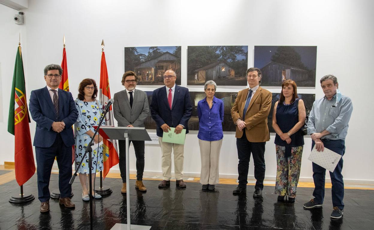 De izquierda a derecha, Efrén Yildiz, Amélia Fernandes, Pedro Serra, Jesús Ángel Jiménez García, María Isabel Jiménez, Alberto Bescós, Alexandra Correira y Adolfo Domínguez