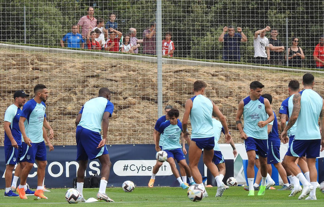 Primer entrenamiento del Atletico de Madrid en San Rafael. 