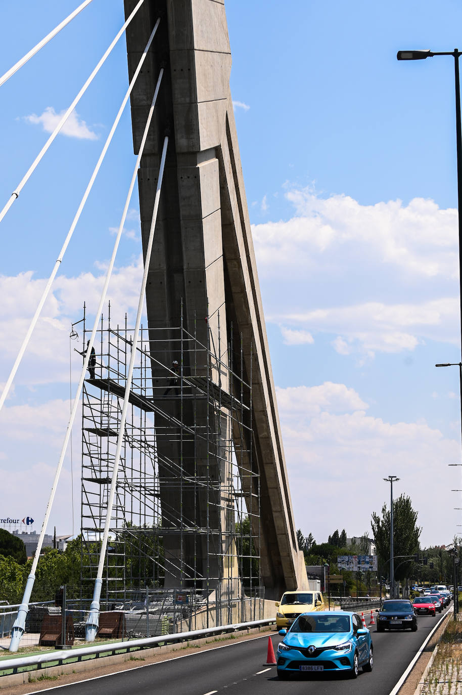 Fotos: Obras en las velas del puente de Hispanoamérica en Valladolid