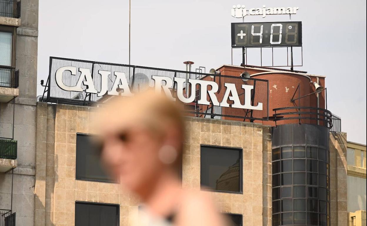 El termómetro de la plaza de Zorrilla marca 40 grados a media tarde de este miércoles. 