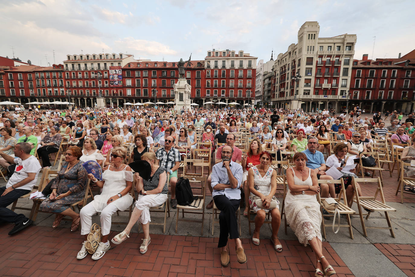 Proyección de 'Nabucco', en la Plaza mayor de Valladolid. 
