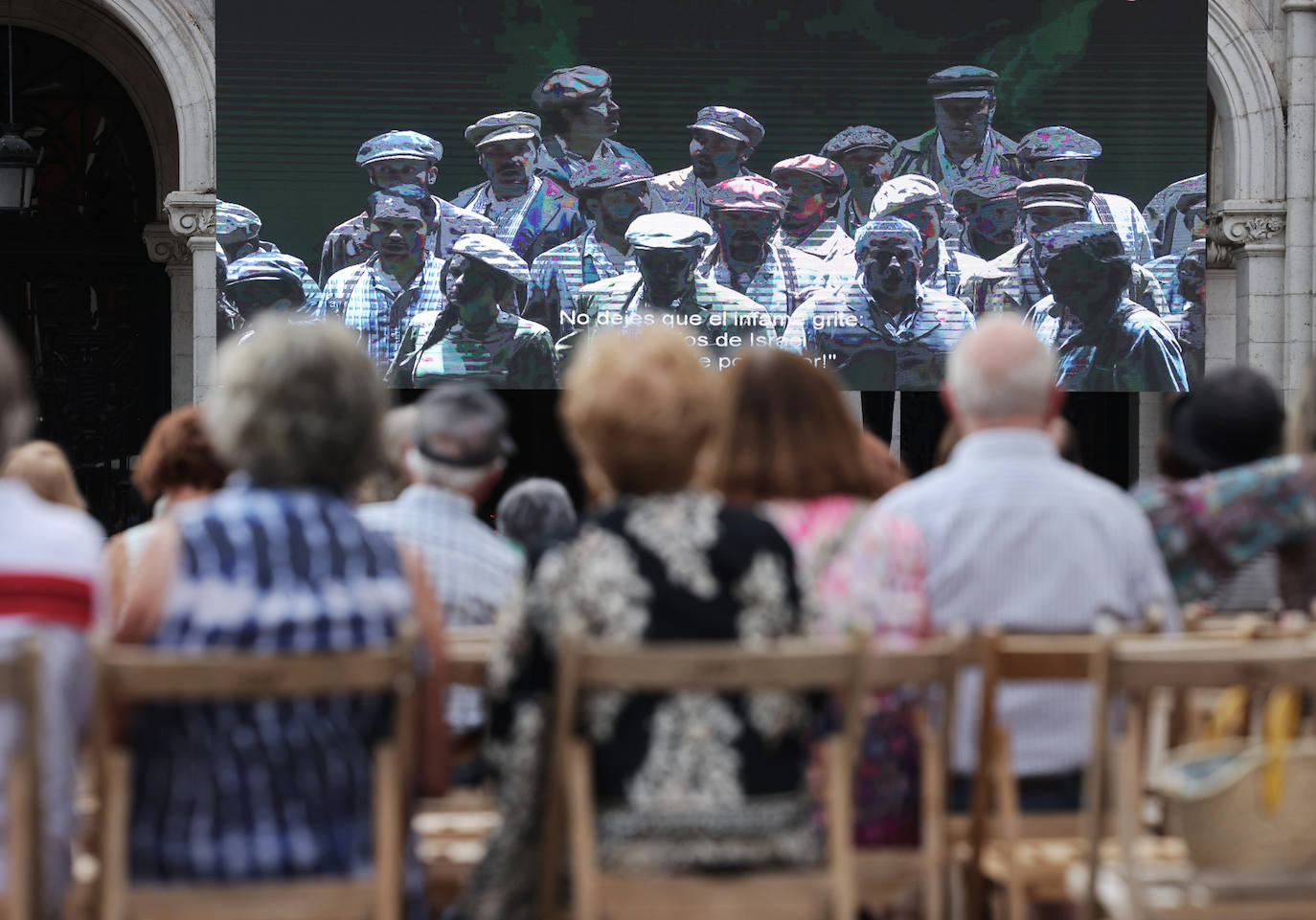 Proyección de 'Nabucco', en la Plaza mayor de Valladolid. 