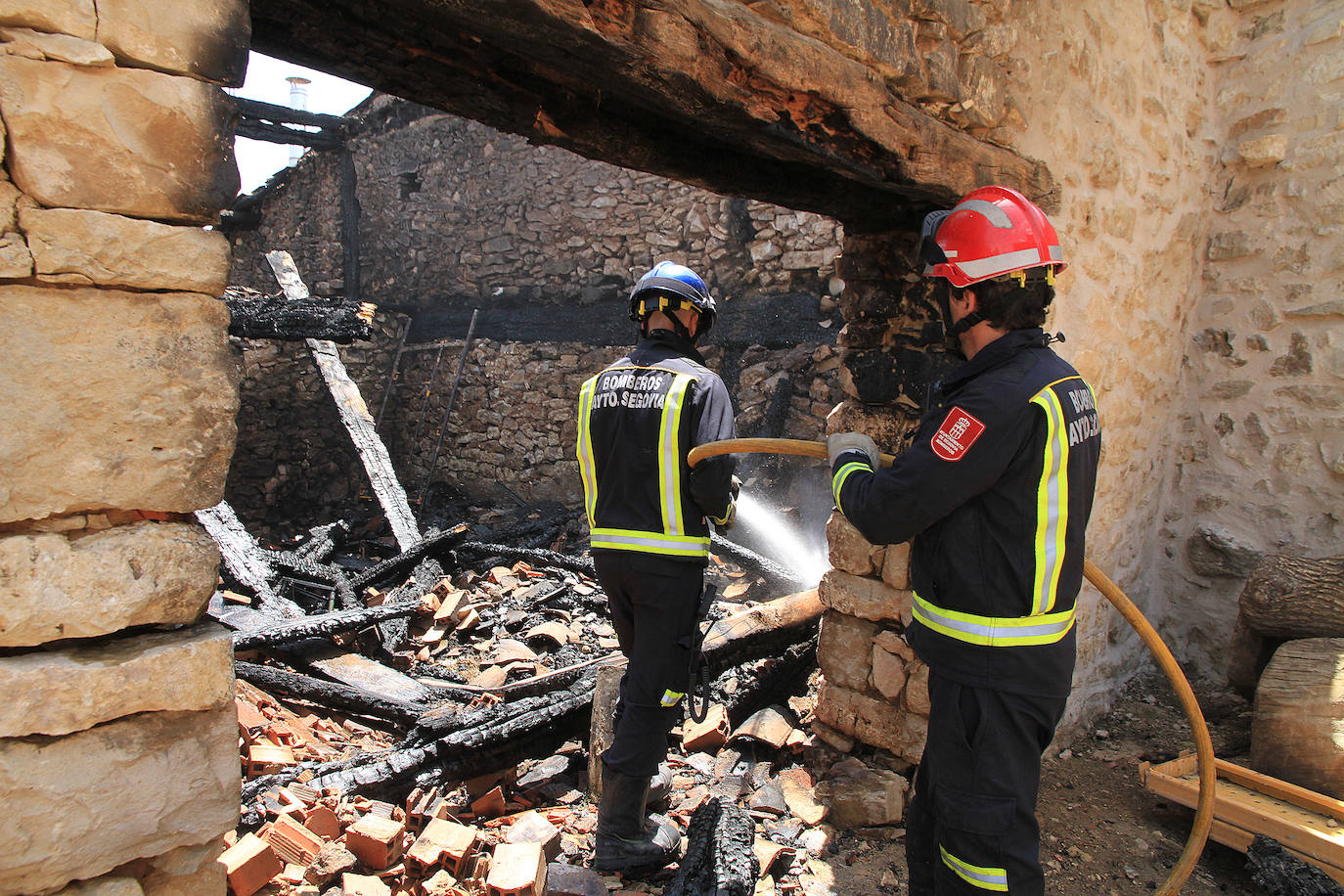 Fotos: Incendio en Torre Val de San Pedro (2/2)