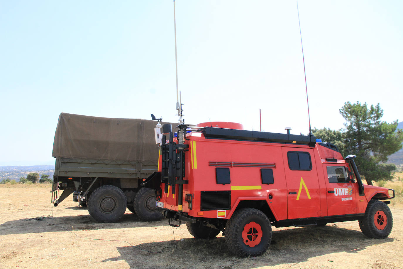 Terreno de pinar en el piedemonte de la sierra calcinado por el fuego declarado el pasado viernes en Navafría. 